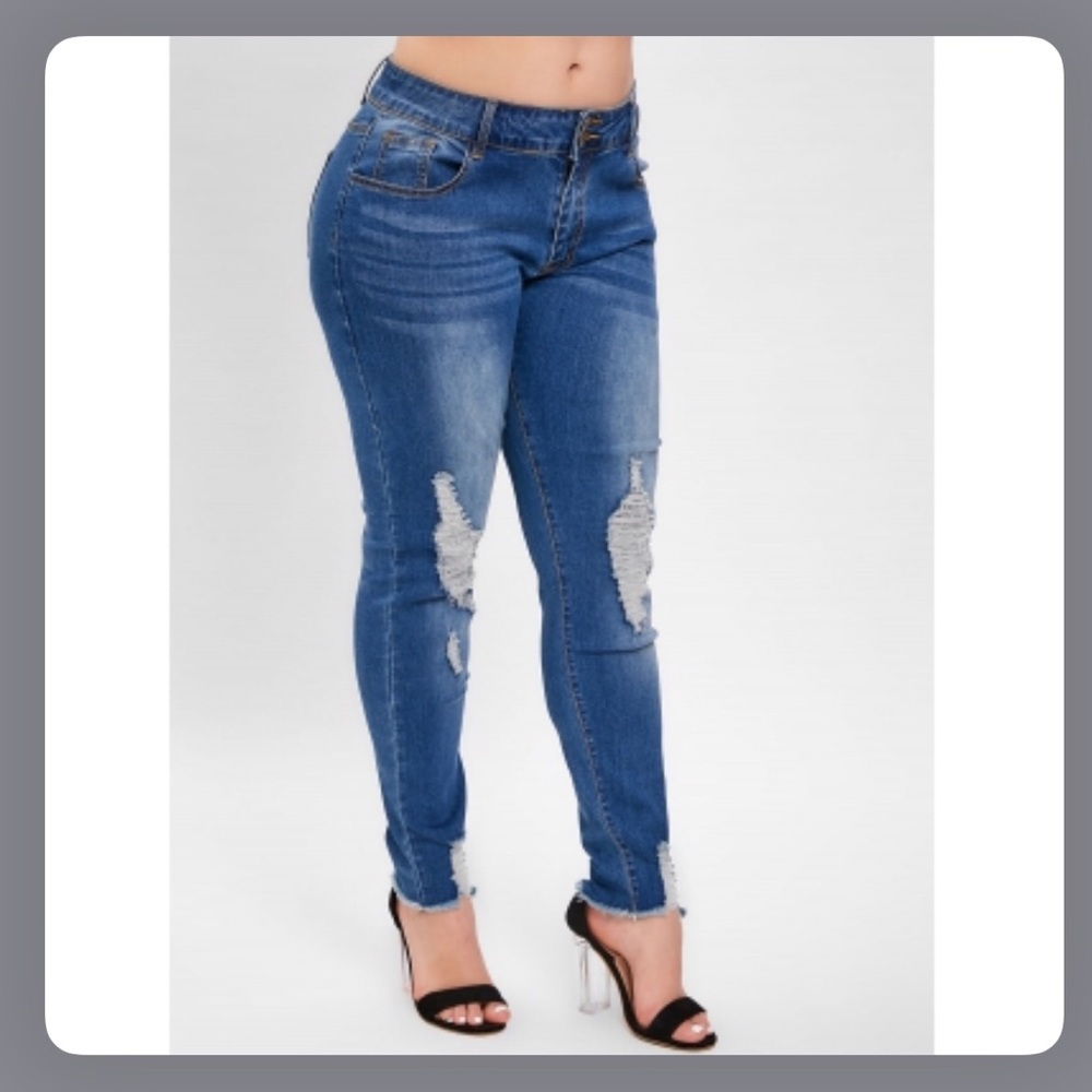 🔥NEW🔥  Distressed Denim Skinny Jeans